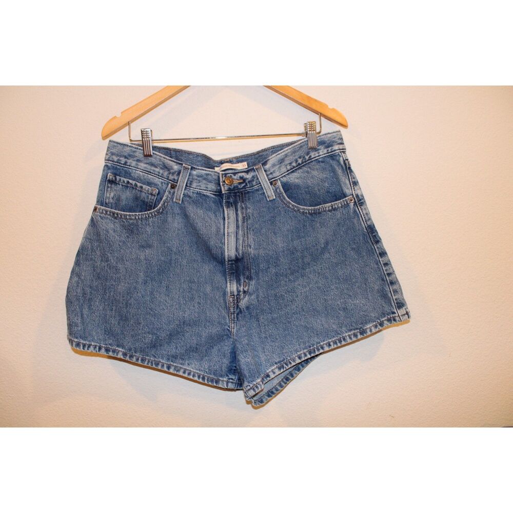 Levi's high waisted mom shorts size 33 blue zipper fly